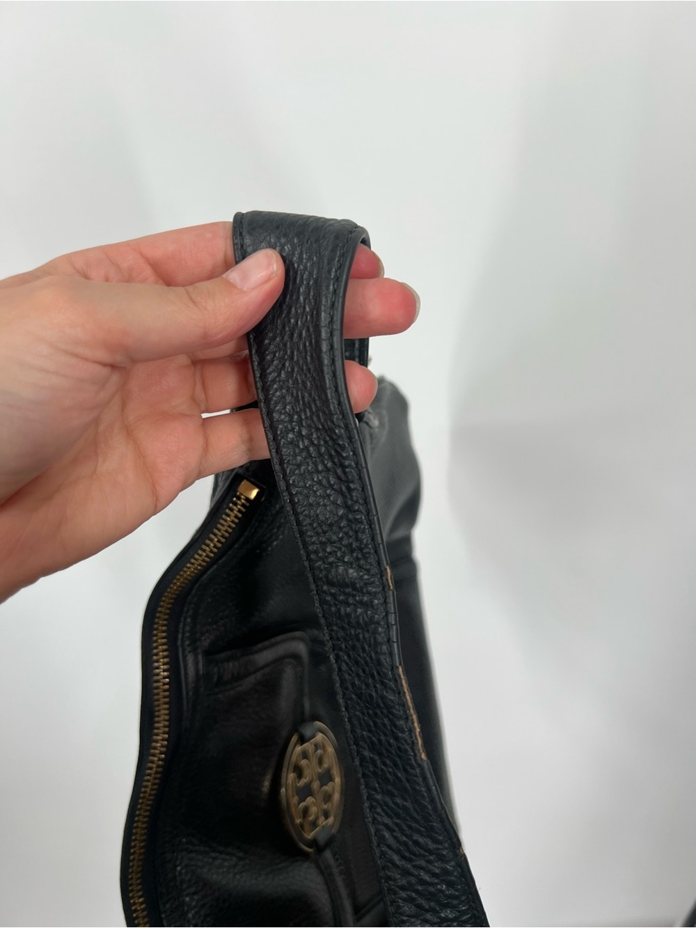 Tory Burch Amanda Flat Hobo Black Leather Shoulder Bag with Gold Accent - Picture 6 of 16